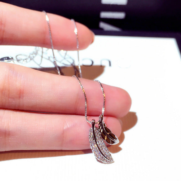 Leaf Pendant Choker Necklace